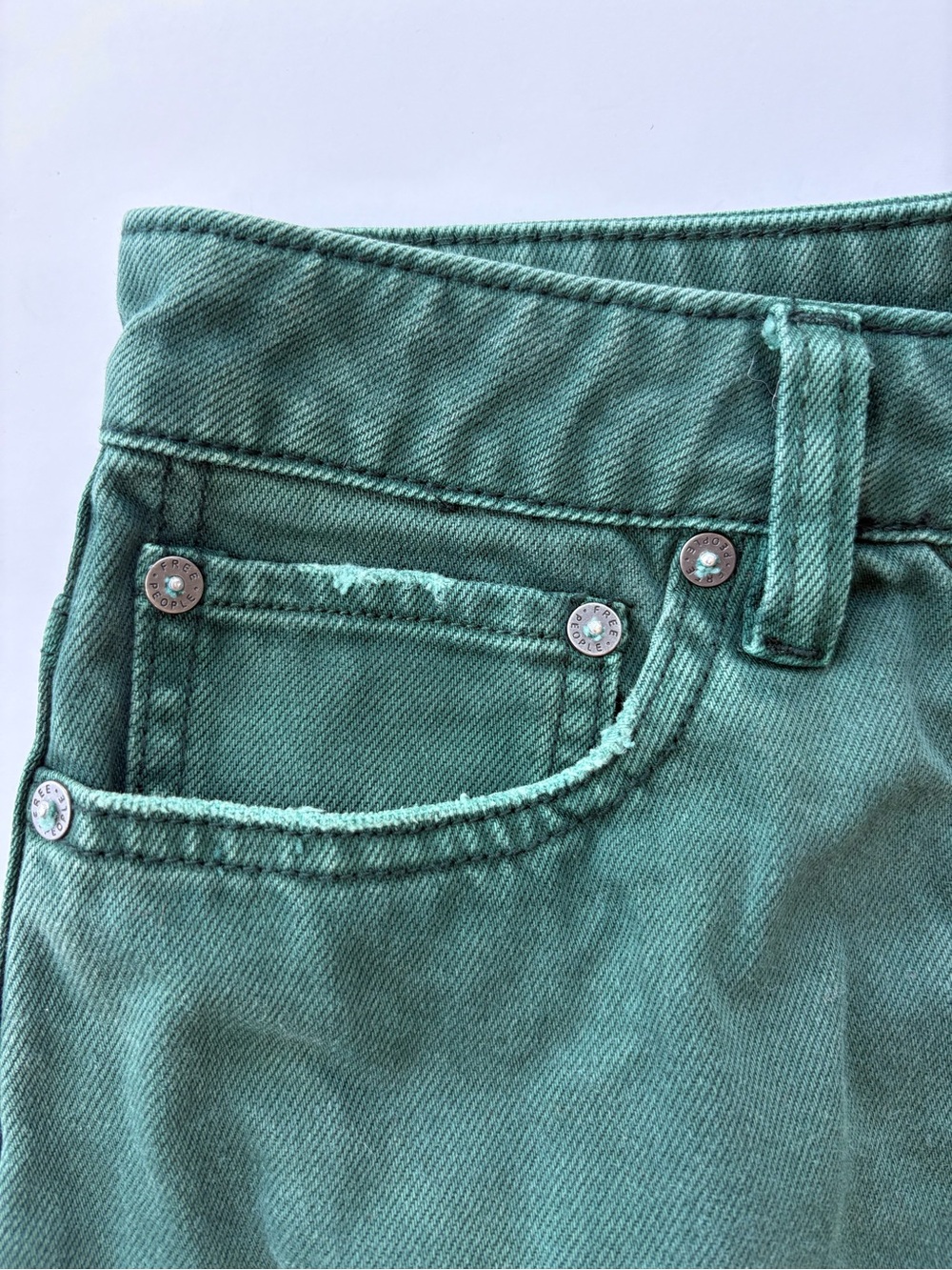 We The Free Green Denim Mini Skirt Size 26 Front Zip Raw Hem Utility Boho - Picture 2 of 7